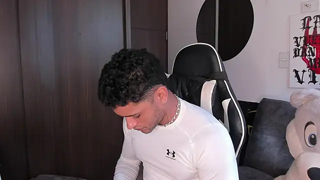Snapshot of Alessandro_Vanni chatting on July 15, 2026, 1:29 pm Alessandro Vanni online show from July 15, 2026, 1:29 pm
