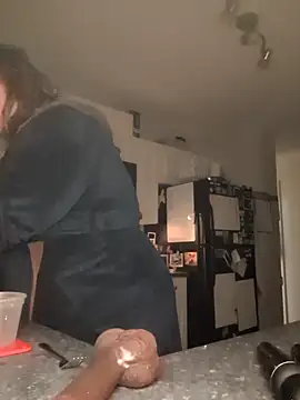 Snapshot of Canadian_BBW chatting on December 4, 2025, 2:27 pm Canadian BBW online show from December 4, 2025, 2:27 pm