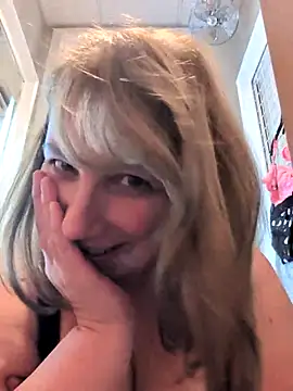 Snapshot of Canadian_BBW chatting on December 17, 2025, 1:10 am Canadian BBW online show from December 17, 2025, 1:10 am