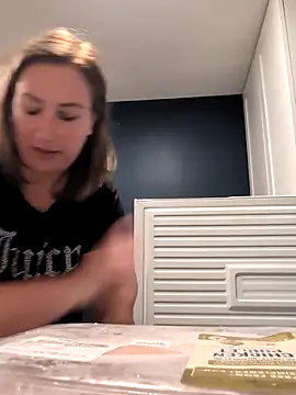 Snapshot of Canadian_BBW chatting on November 7, 2025, 8:24 pm Canadian BBW online show from November 7, 2025, 8:24 pm