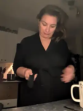 Snapshot of Canadian_BBW chatting on December 5, 2025, 2:37 pm Canadian BBW online show from December 5, 2025, 2:37 pm