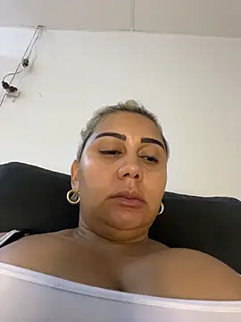 Snapshot of maymercy chatting on December 1, 2025, 4:41 pm maymercy online show from December 1, 2025, 4:41 pm