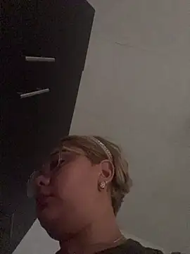 Snapshot of maymercy chatting on November 1, 2025, 2:00 pm maymercy online show from November 1, 2025, 2:00 pm