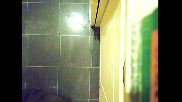 hairyuncut00 online show from April 16, 2026, 9:50 pm