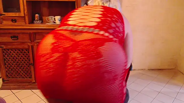 MISS LINDAH online show from April 20, 2026, 5:32 am