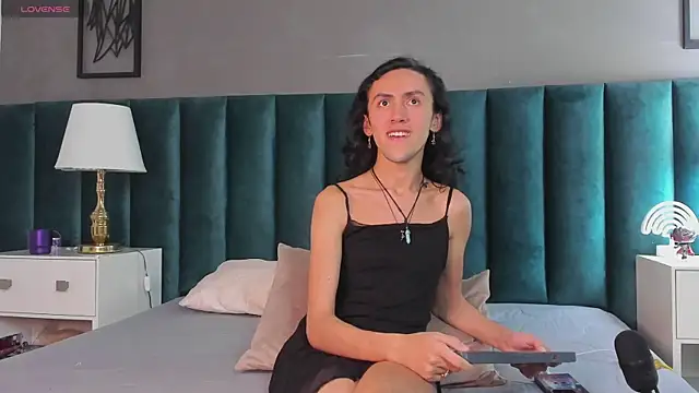 Snapshot of Karol_fenixx chatting on February 13, 2025, 8:13 pm Karol fenixx online show from February 13, 2025, 8:13 pm