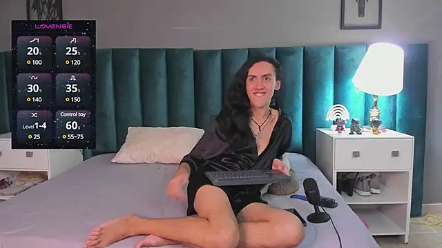 Snapshot of Karol_fenixx chatting on February 10, 2025, 8:53 pm Karol fenixx online show from February 10, 2025, 8:53 pm