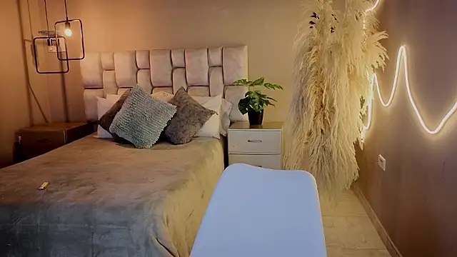 pamela reyes  online show from March 13, 2026, 8:36 pm