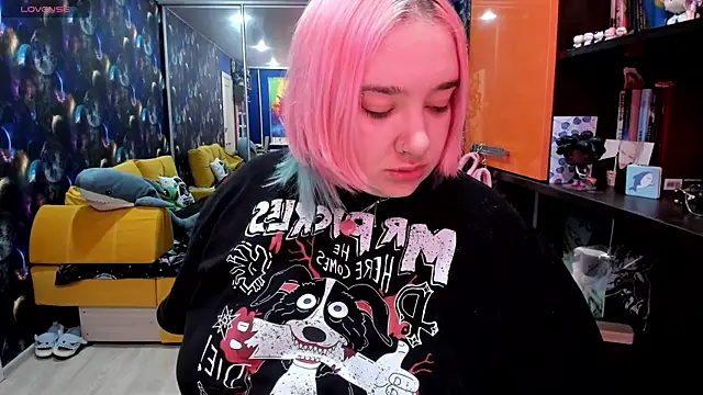 Softie Sofy online show from April 18, 2026, 2:14 am