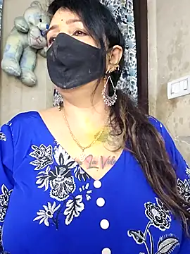 cute-tanvi online show from April 4, 2026, 1:23 am