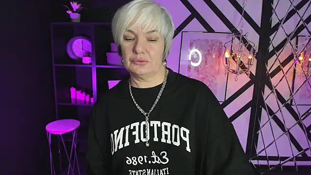 CarmenSoft online show from November 10, 2025, 8:36 pm