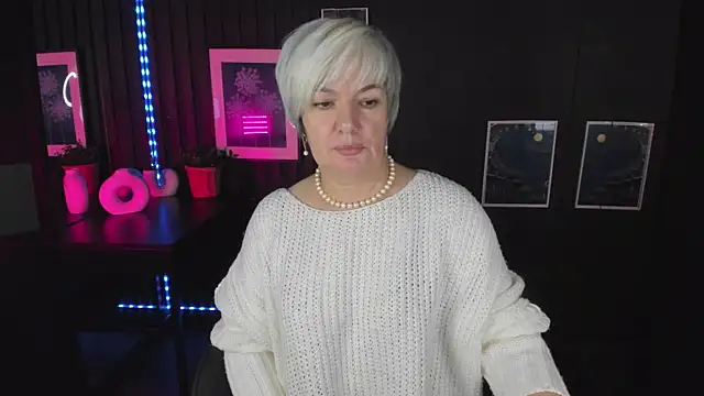 CarmenSoft online show from October 28, 2025, 8:41 pm