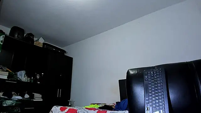 ares sexxx online show from December 17, 2025, 10:04 pm