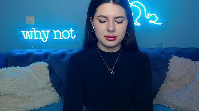 ViollinaLove online show from March 16, 2026, 5:44 am