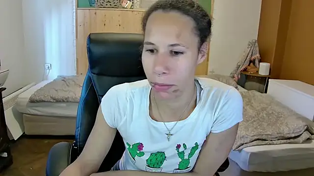 Snapshot of AaliyahHarris chatting on May 22, 2026, 4:27 pm AaliyahHarris online show from May 22, 2026, 4:27 pm