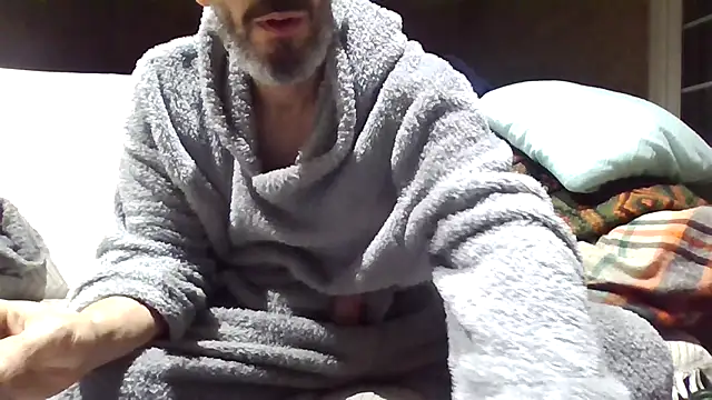 207RCCam online show from December 19, 2025, 7:38 pm