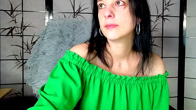  Sweetlonglips  online show from January 13, 2026, 5:55 am