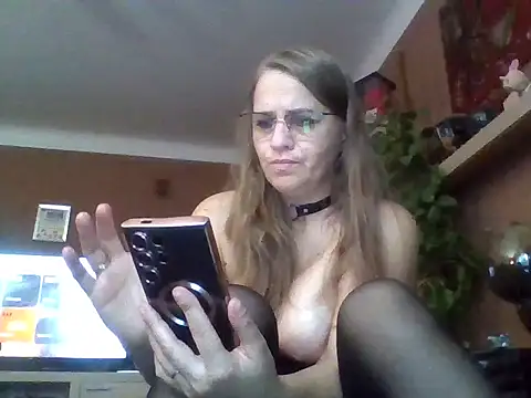 Snapshot of Blonikicia chatting on November 27, 2025, 9:43 am Blonikicia online show from November 27, 2025, 9:43 am