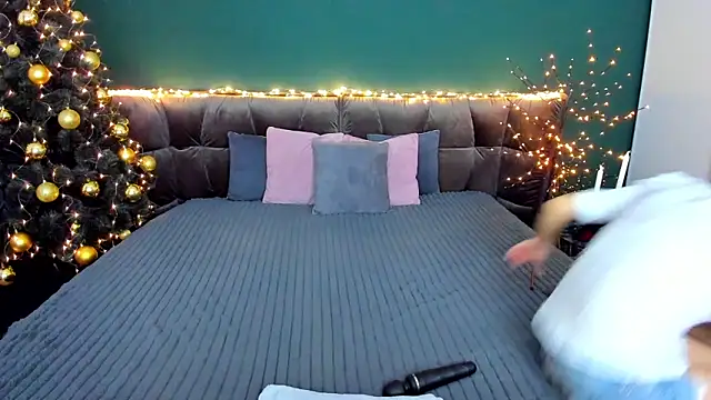 Rebecca Diamond online show from December 16, 2025, 7:12 am