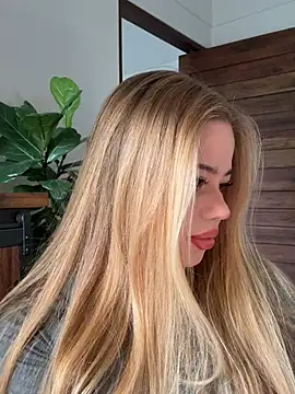 curchez  online show from April 8, 2026, 8:21 pm