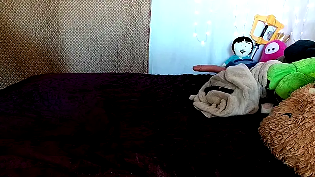 Snapshot of GamerGirlRoxyAndLee chatting on March 8, 2025, 10:13 pm GamerGirlRoxyAndLee online show from March 8, 2025, 10:13 pm