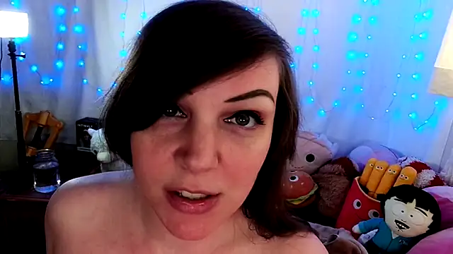 Snapshot of GamerGirlRoxyAndLee chatting on November 8, 2025, 9:07 pm GamerGirlRoxyAndLee online show from November 8, 2025, 9:07 pm