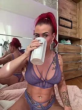 Pia July  online show from November 4, 2025, 2:43 pm