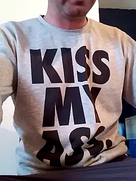 Snapshot of Rolandxxxr chatting on February 4, 2025, 2:10 pm Rolandxxxr online show from February 4, 2025, 2:10 pm