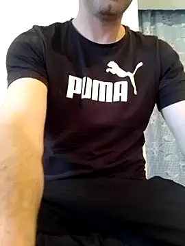 Snapshot of Rolandxxxr chatting on March 11, 2025, 7:03 am Rolandxxxr online show from March 11, 2025, 7:03 am