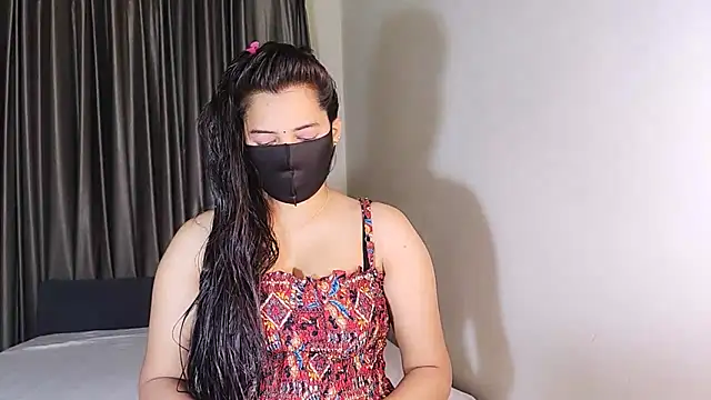YourLovelyQueen online show from January 24, 2025, 5:32 pm