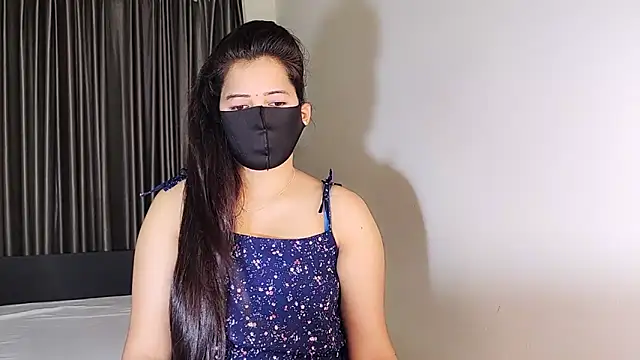 YourLovelyQueen online show from February 12, 2025, 5:37 pm