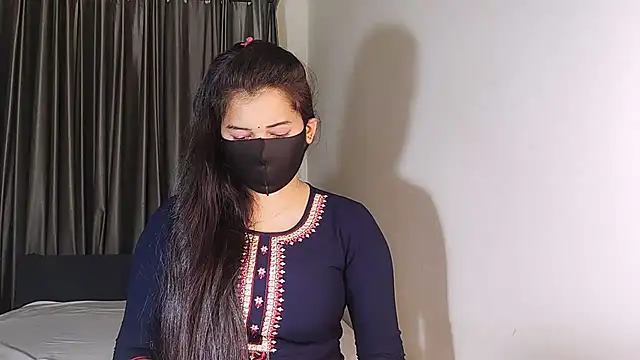 YourLovelyQueen online show from January 18, 2025, 11:33 pm
