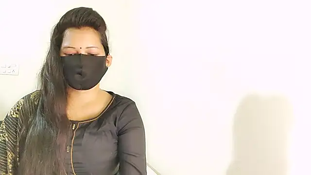YourLovelyQueen online show from June 30, 2026, 5:46 pm