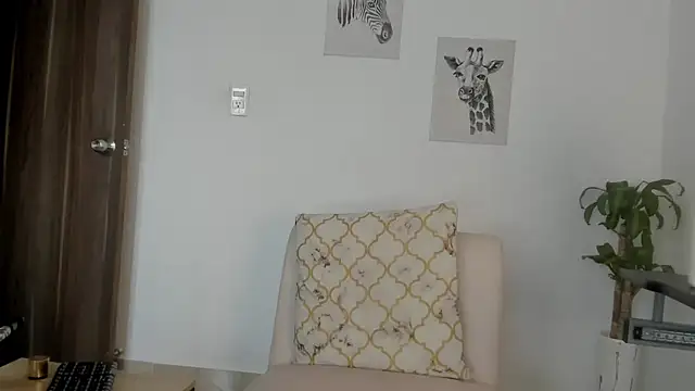 Hanna Risso online show from October 17, 2025, 5:26 pm