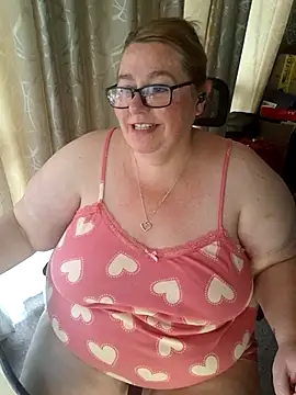 Snapshot of Iceprincess2bad4u chatting on January 17, 2026, 6:17 am Iceprincess2bad4u online show from January 17, 2026, 6:17 am