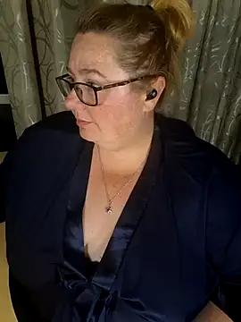 Snapshot of Iceprincess2bad4u chatting on February 3, 2026, 6:13 pm Iceprincess2bad4u online show from February 3, 2026, 6:13 pm