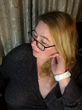 Snapshot of Iceprincess2bad4u chatting on March 4, 2026, 6:15 pm Iceprincess2bad4u online show from March 4, 2026, 6:15 pm