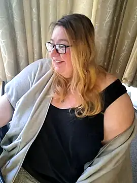 Snapshot of Iceprincess2bad4u chatting on June 20, 2026, 6:18 am Iceprincess2bad4u online show from June 20, 2026, 6:18 am