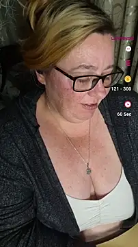 Iceprincess2bad4u online show from September 15, 2025, 6:08 pm