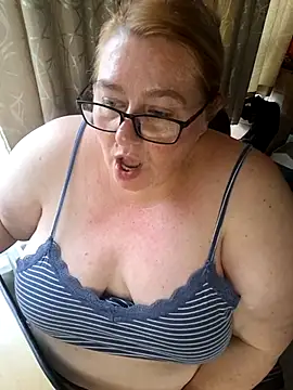 Snapshot of Iceprincess2bad4u chatting on December 21, 2025, 6:37 am Iceprincess2bad4u online show from December 21, 2025, 6:37 am