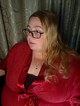 Snapshot of Iceprincess2bad4u chatting on February 4, 2026, 6:14 pm Iceprincess2bad4u online show from February 4, 2026, 6:14 pm