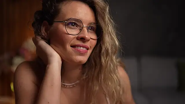 BrandyWhite online show from November 9, 2025, 5:11 am