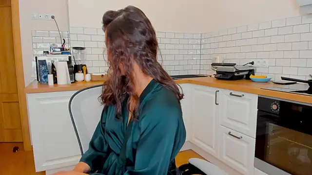 Snapshot of FieryHeart chatting on October 25, 2025, 7:36 pm FieryHeart online show from October 25, 2025, 7:36 pm