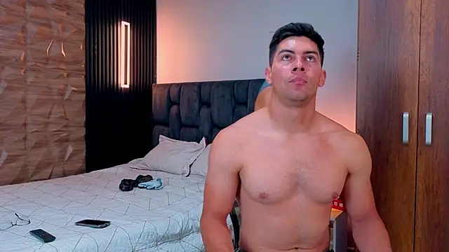 Snapshot of FelipeAndMarcello3 chatting on December 13, 2025, 8:04 pm FelipeAndMarcello3 online show from December 13, 2025, 8:04 pm