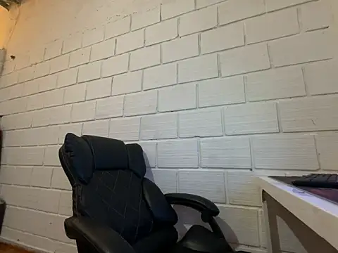 Snapshot of Max_TheHorseDick chatting on January 7, 2026, 11:32 pm Max TheHorseDick online show from January 7, 2026, 11:32 pm