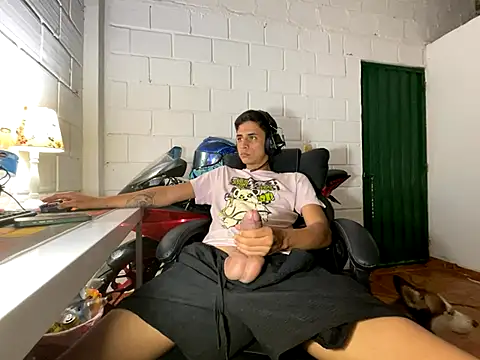 Snapshot of Max_TheHorseDick chatting on September 20, 2025, 7:24 am Max TheHorseDick online show from September 20, 2025, 7:24 am