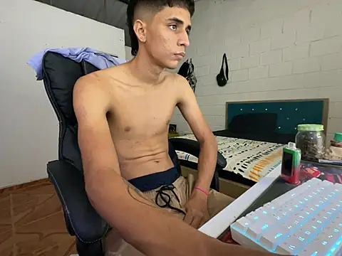 Snapshot of Max_TheHorseDick chatting on February 24, 2025, 3:55 am Max TheHorseDick online show from February 24, 2025, 3:55 am