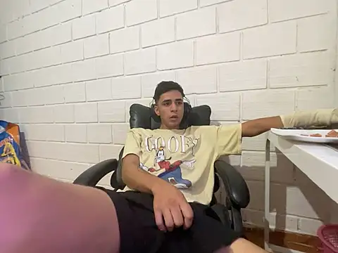 Snapshot of Max_TheHorseDick chatting on March 1, 2026, 7:14 pm Max TheHorseDick online show from March 1, 2026, 7:14 pm