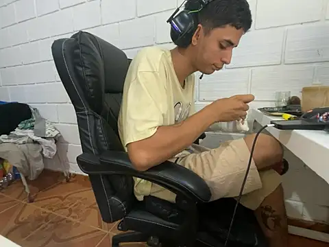 Snapshot of Max_TheHorseDick chatting on February 19, 2026, 9:23 pm Max TheHorseDick online show from February 19, 2026, 9:23 pm