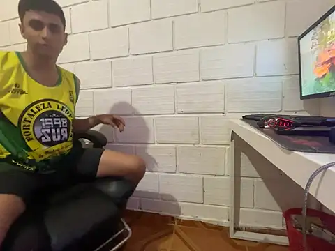 Snapshot of Max_TheHorseDick chatting on February 2, 2026, 2:21 am Max TheHorseDick online show from February 2, 2026, 2:21 am